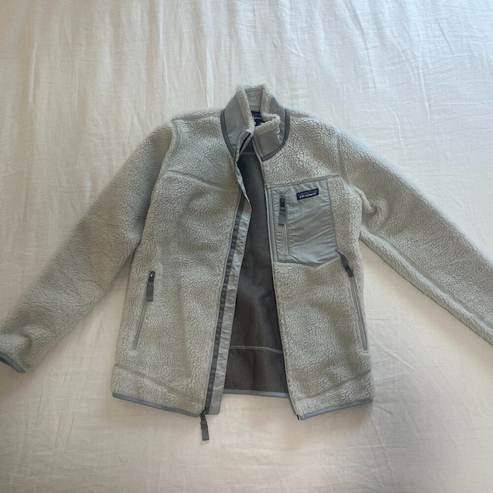 Patagonia Classic Retro-X Jacket in White and Grey - Picture 2 of 3
